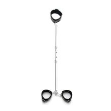 Leder-Hals-Handfessel mit Spreizstange Leder-Hals-Handfessel mit Spreizstange