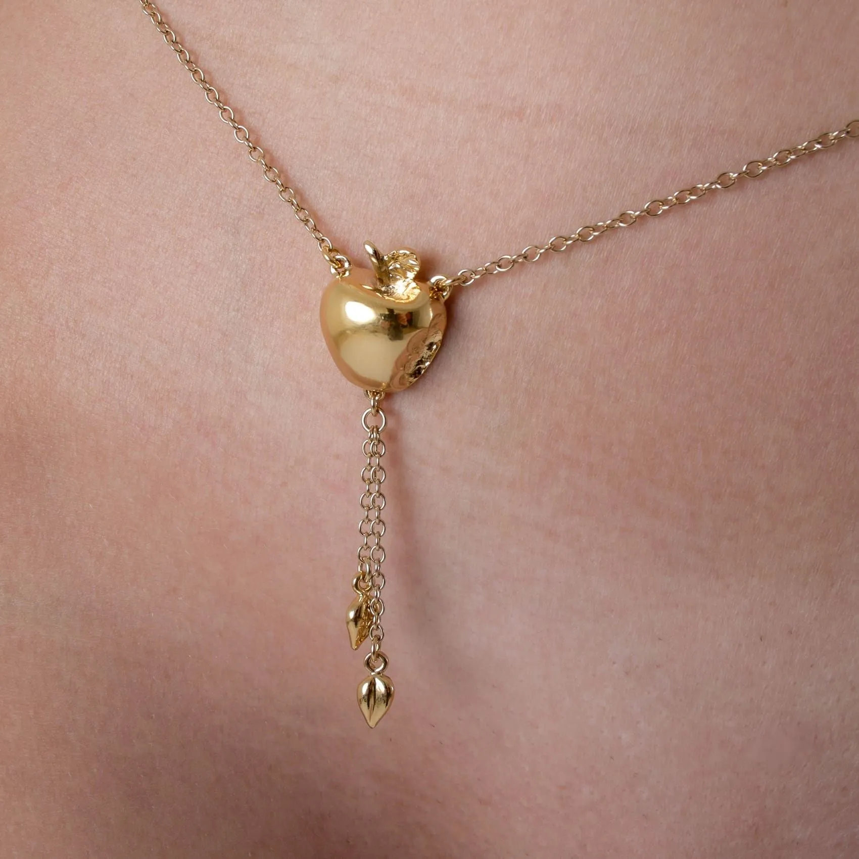 Sylvie Monthulé - Hüft-Halskette Knackiger Apfel | Gold Größe XL – Bild 2