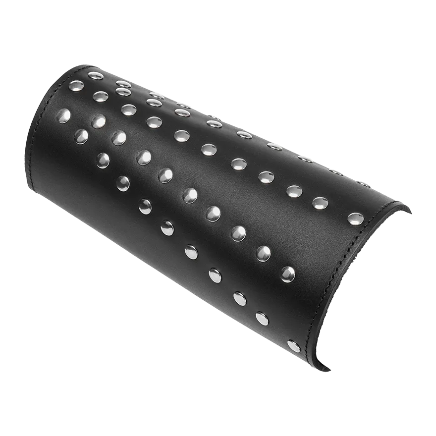 Breite Ledermanschette mit Nieten Breite Ledermanschette mit Nieten