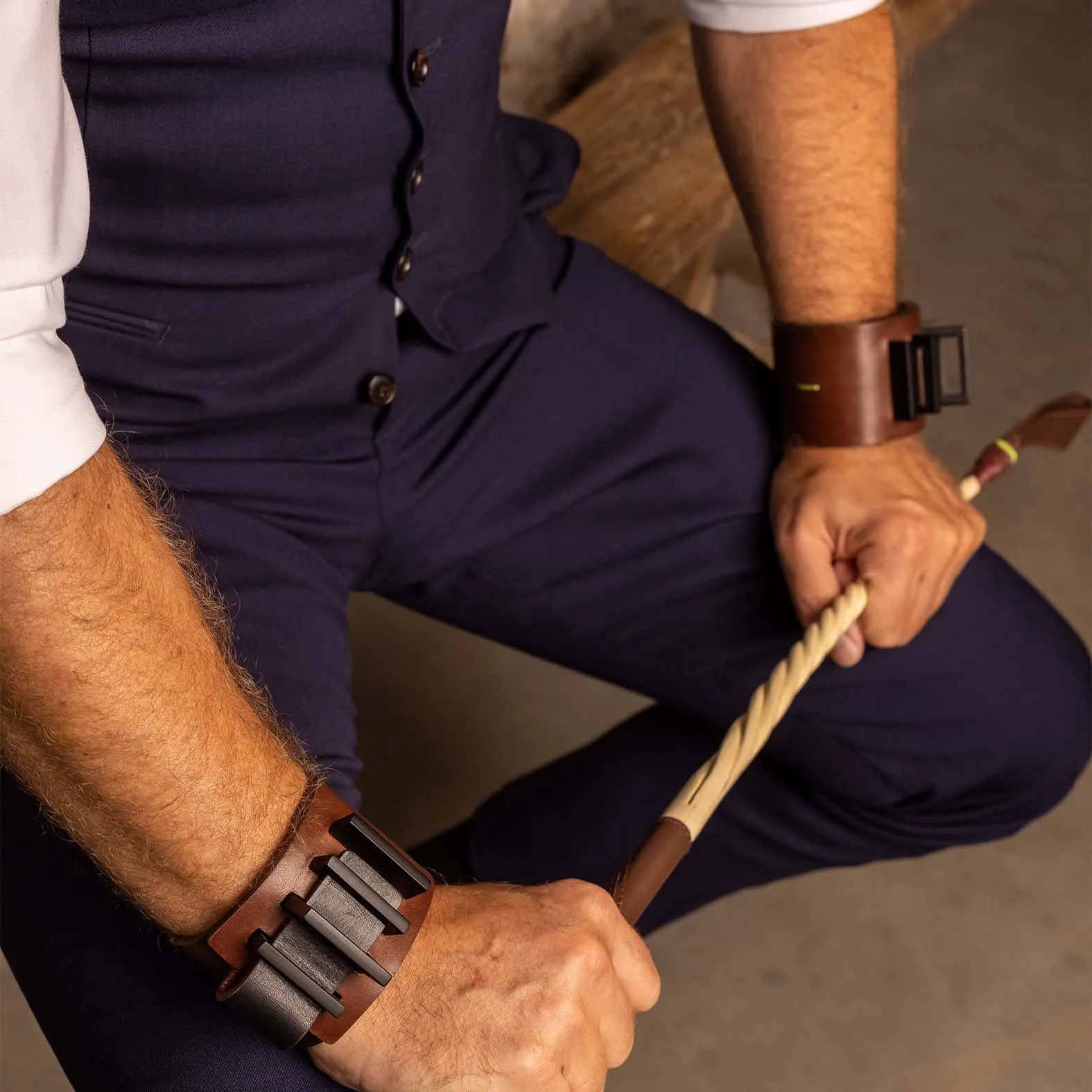 SPNKD - Worship Handschellen | Dunkelbraun Größe S – Bild 3