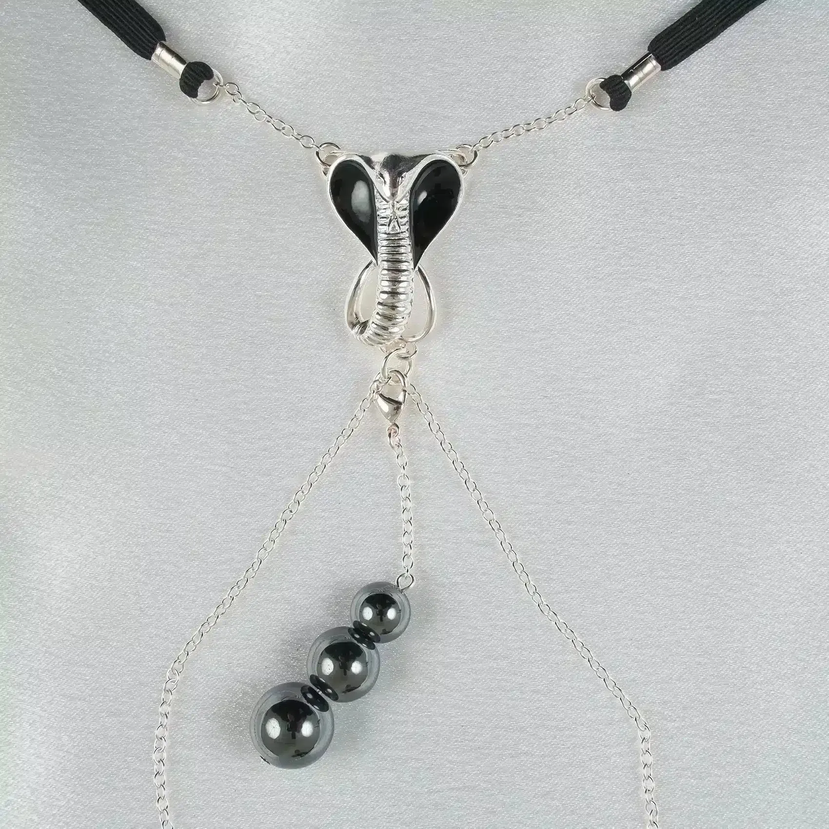 Sylvie Monthulé - G-String-Schmuck Sacred Cobra Pleasure Sylvie Monthulé - G-String-Schmuck Sacred Cobra Pleasure