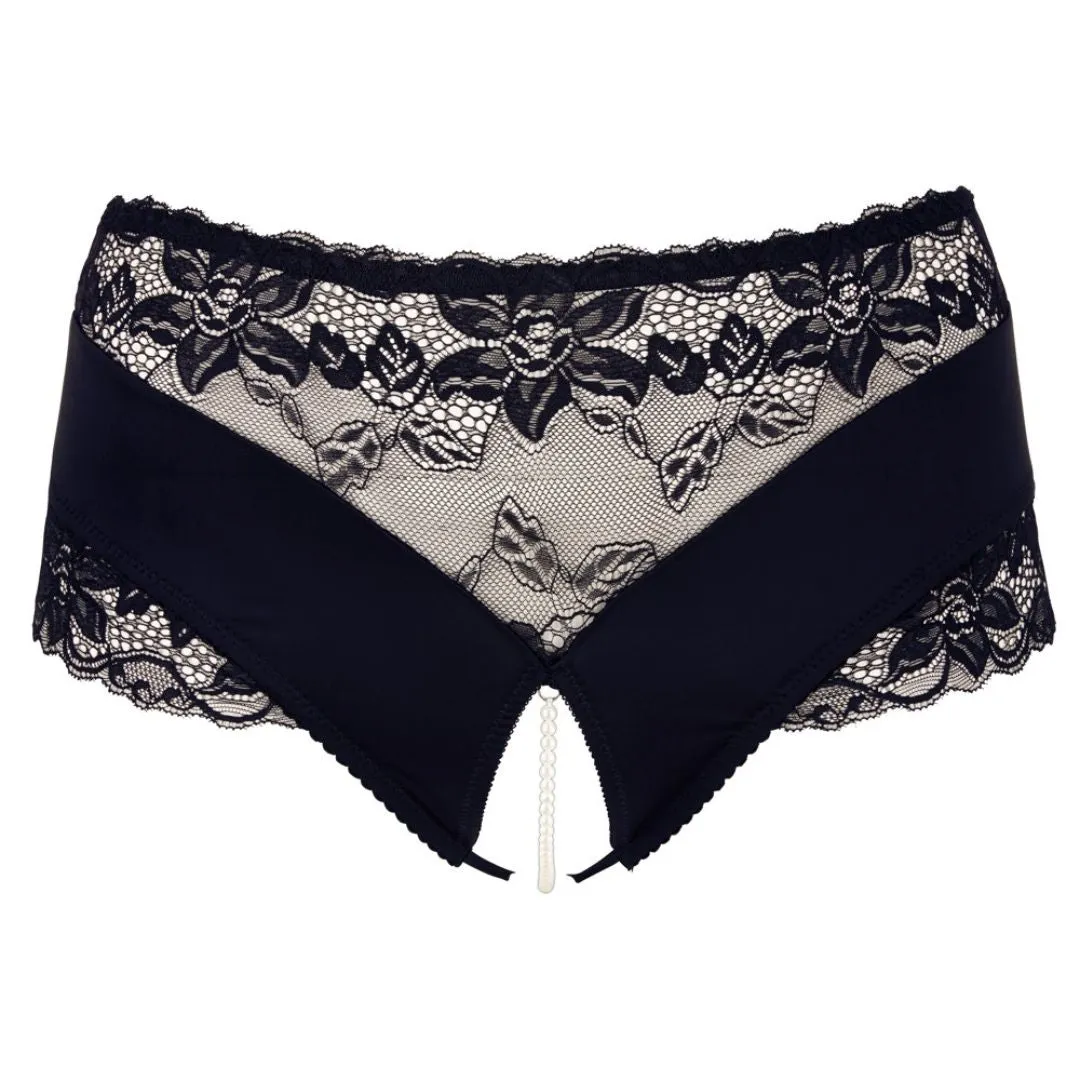 Spitzenslip ouvert mit Perlenkette im Schritt Spitzenslip ouvert mit Perlenkette im Schritt