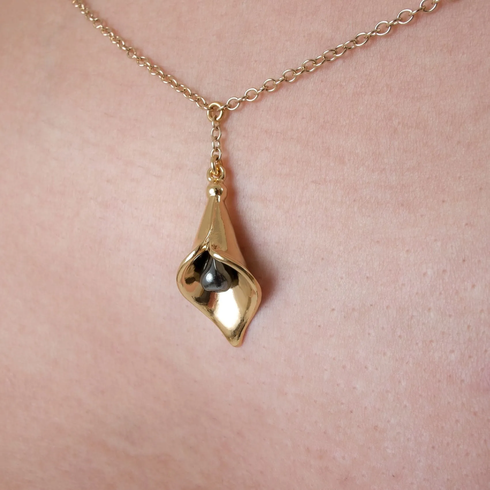 Sylvie Monthulé - Hüftkette Arum Blume | Gold Größe XS – Bild 2