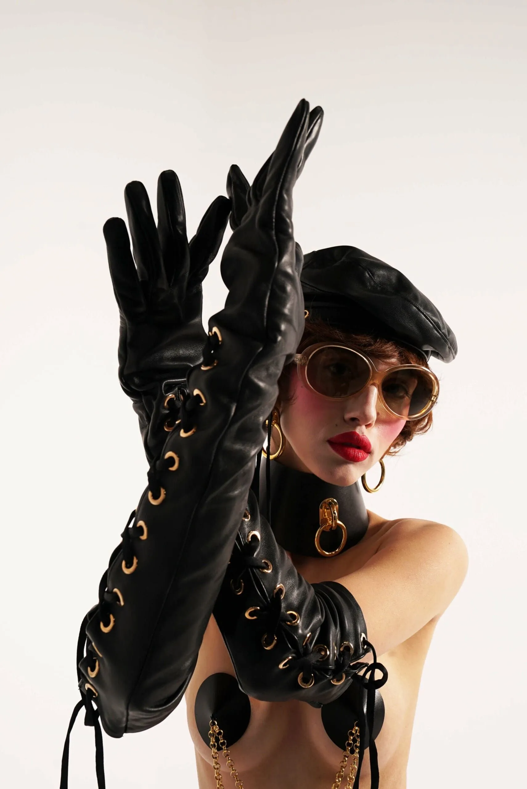 Elif Domanic - Lange Pouri Handschuhe Größe L – Bild 2