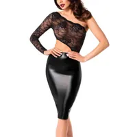 Kleid mit asymmetrischem Spitzen-Oberteil Kleid mit asymmetrischem Spitzen-Oberteil