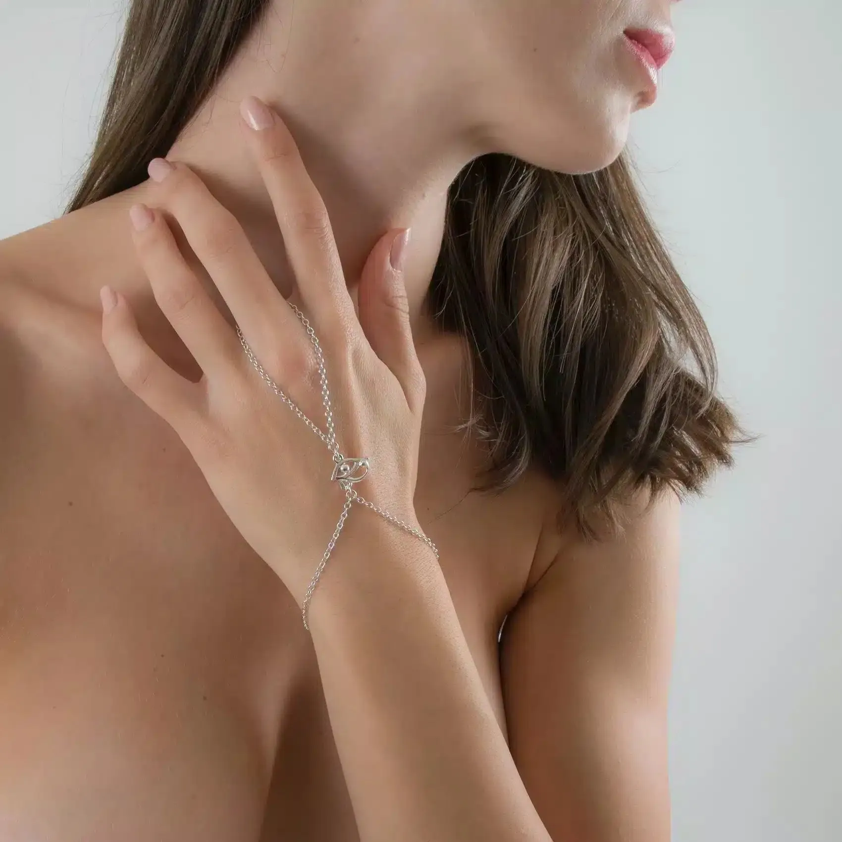 Sylvie Monthulé - Handschmuck Auge des Horus | Silber – Bild 2