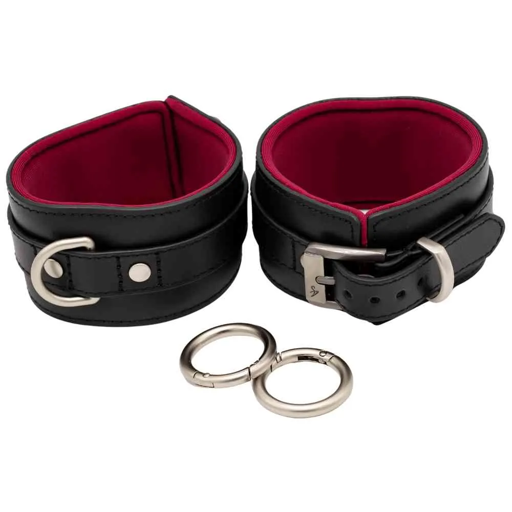 Leder-Fußfesseln "Black Berry" Leder-Fußfesseln "Black Berry"