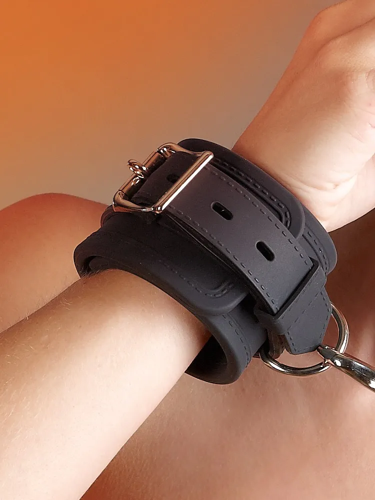 Bad Kitty Silikon-Handfesseln, schwarz Bad Kitty Silikon-Handfesseln, schwarz