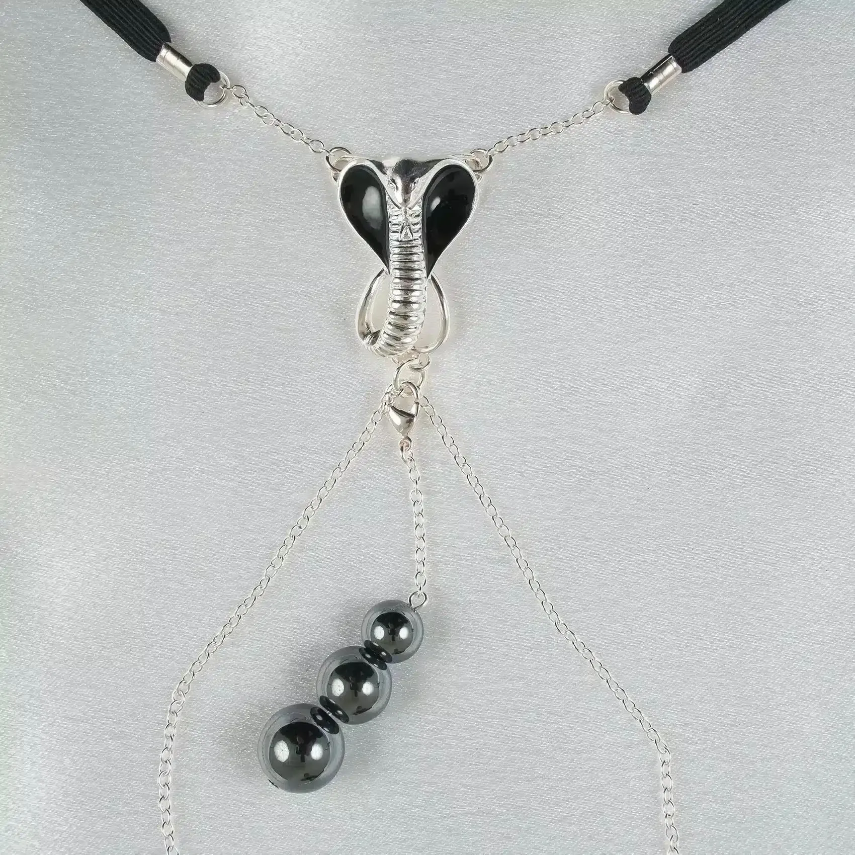 Sylvie Monthulé - G-String-Schmuck Sacred Cobra Pleasure | Silber Größe 56 – Bild 2