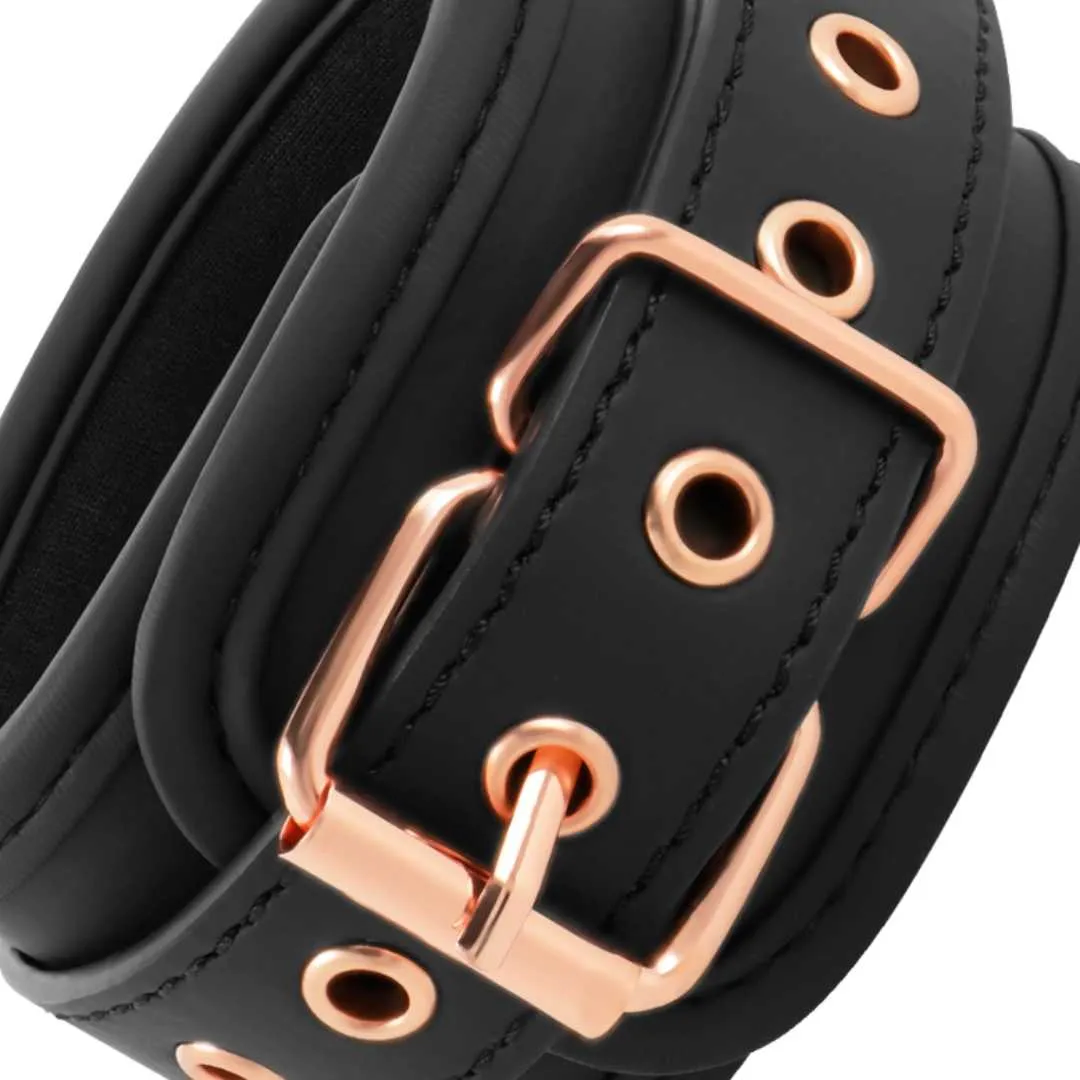 Premium Fußfesseln mit Gold-Details – Bild 3