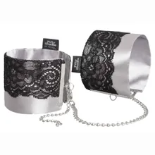 Handschellen „Play Nice Satin & Lace Wrist Cuffs“ Handschellen „Play Nice Satin & Lace Wrist Cuffs“