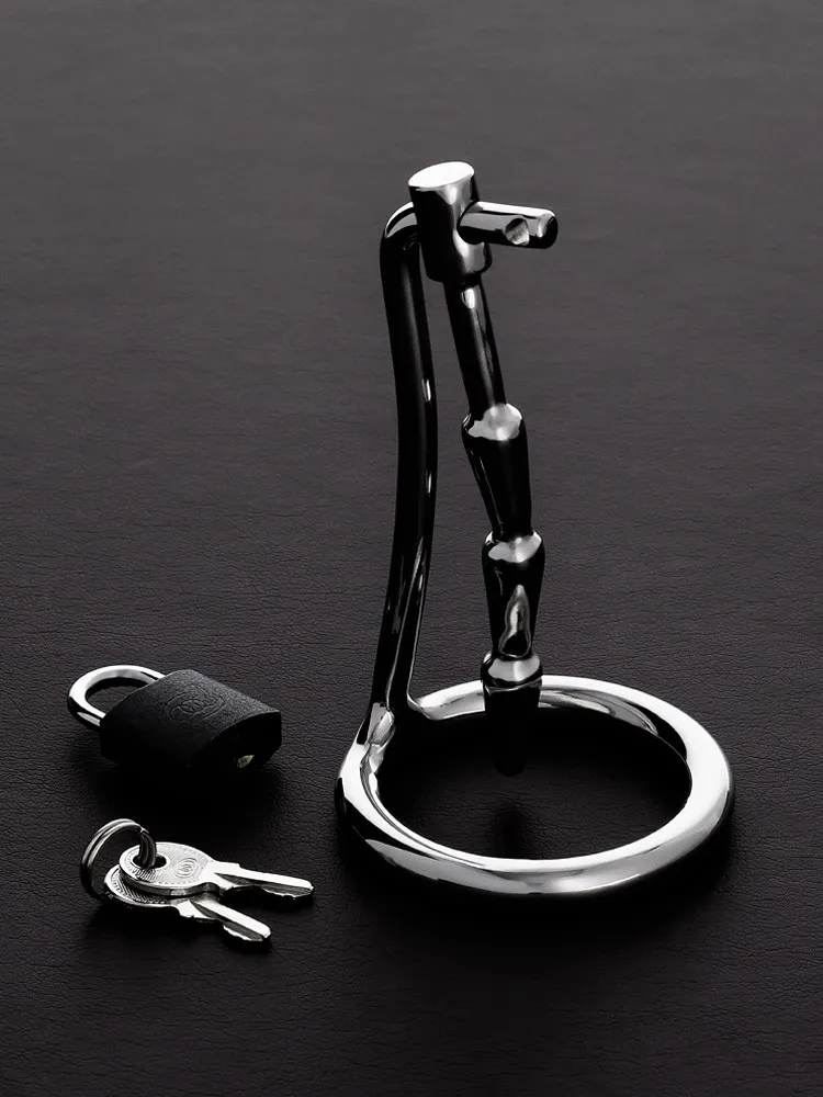 Triune The Humped Cock Trap: Edelstahl-Penisring mit Eichelplug Triune The Humped Cock Trap: Edelstahl-Penisring mit Eichelplug