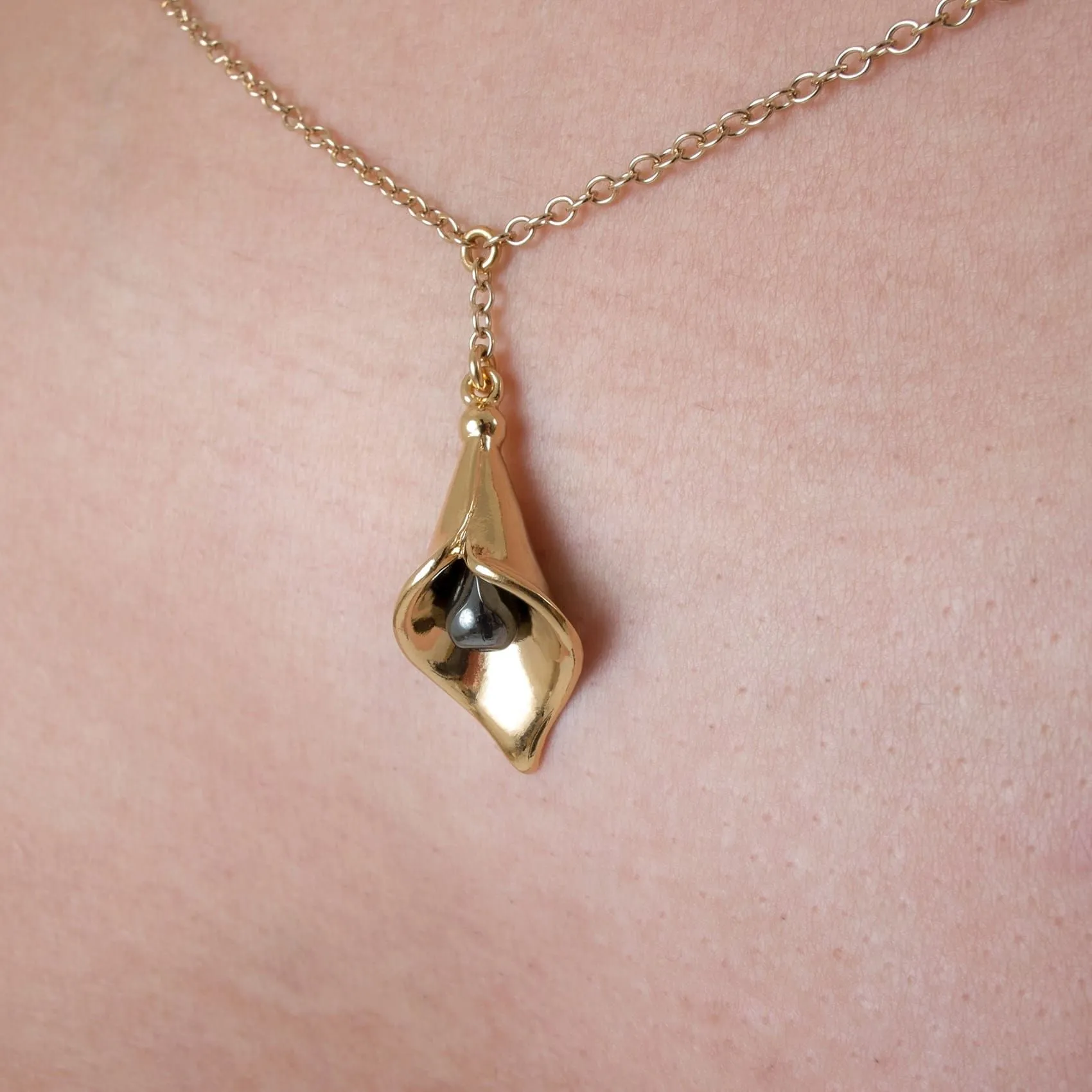 Sylvie Monthulé - Hüftkette Arum Blume | Gold Größe XS – Bild 2