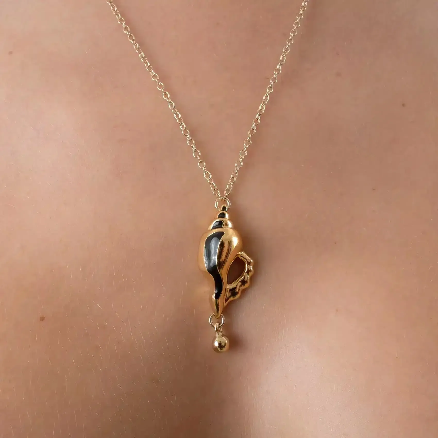 Sylvie Monthulé - Halskette Muschel Ozean | Gold – Bild 2