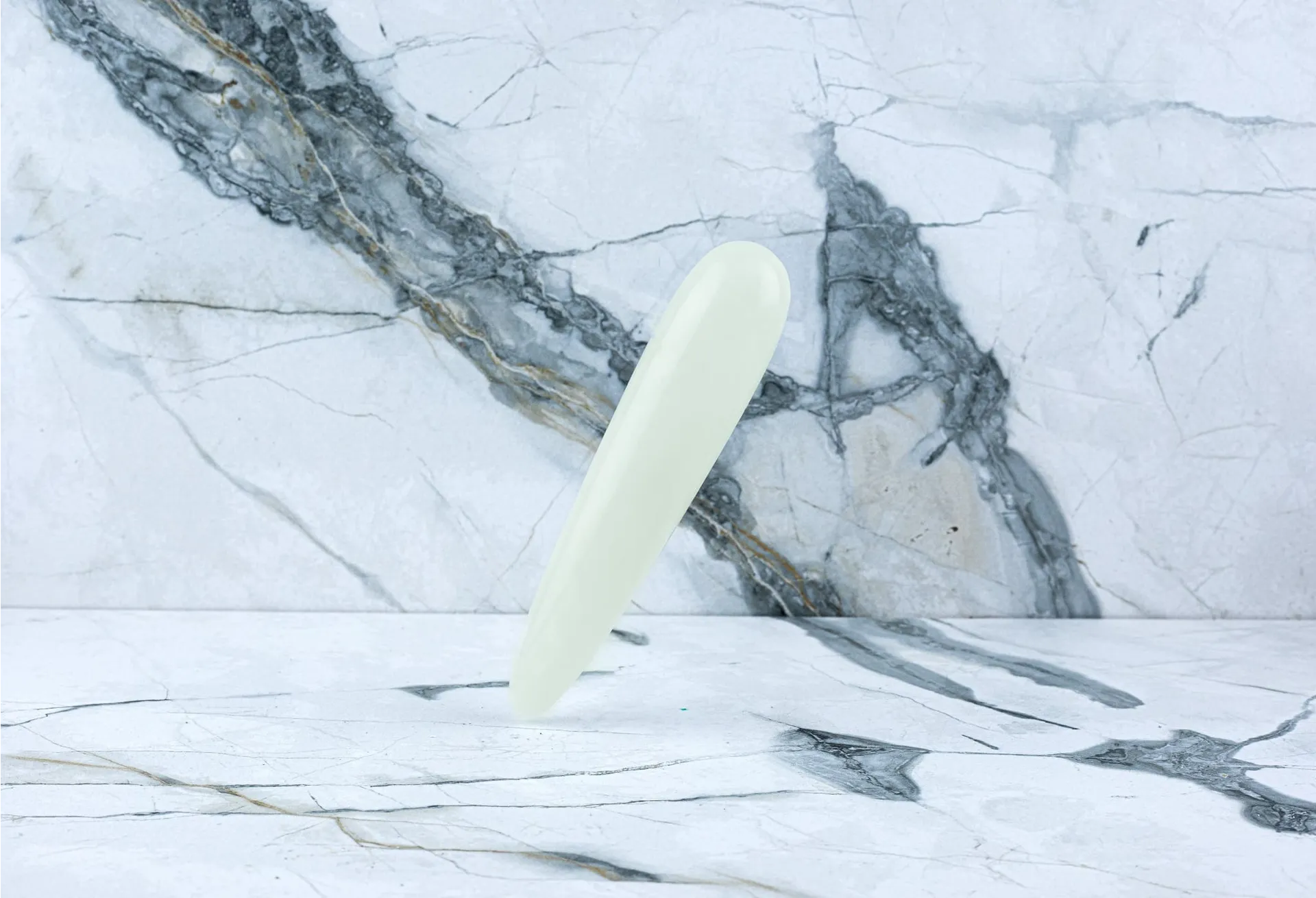 Kristall Dildo Sophia - Weiße Jade Kristall Dildo Sophia - Weiße Jade