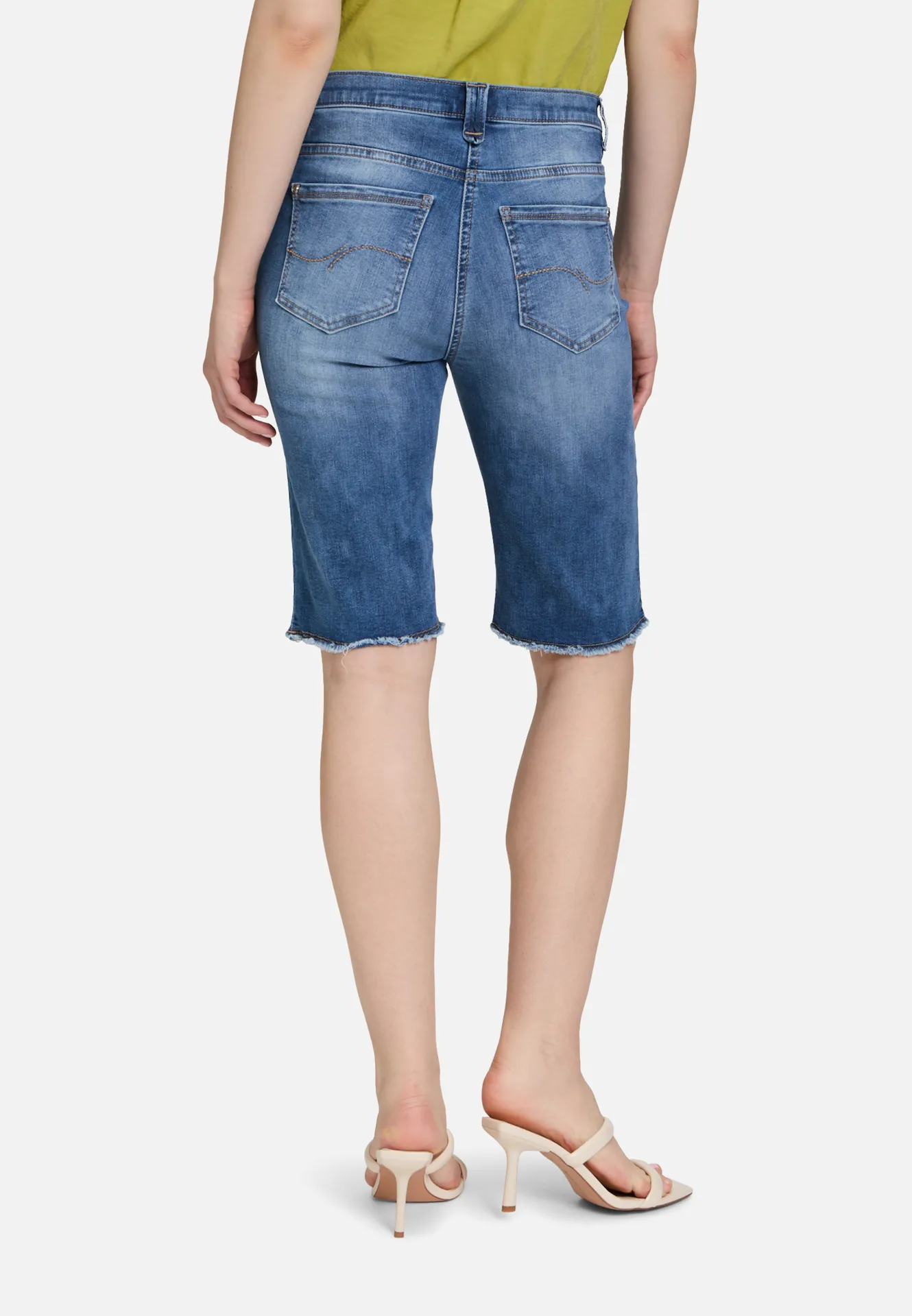 Jeans-Shorts mit aufgesetzten Taschen Jeans-Shorts mit aufgesetzten Taschen