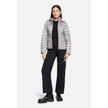 Outdoorjacke mit abnehmbarer Kapuze