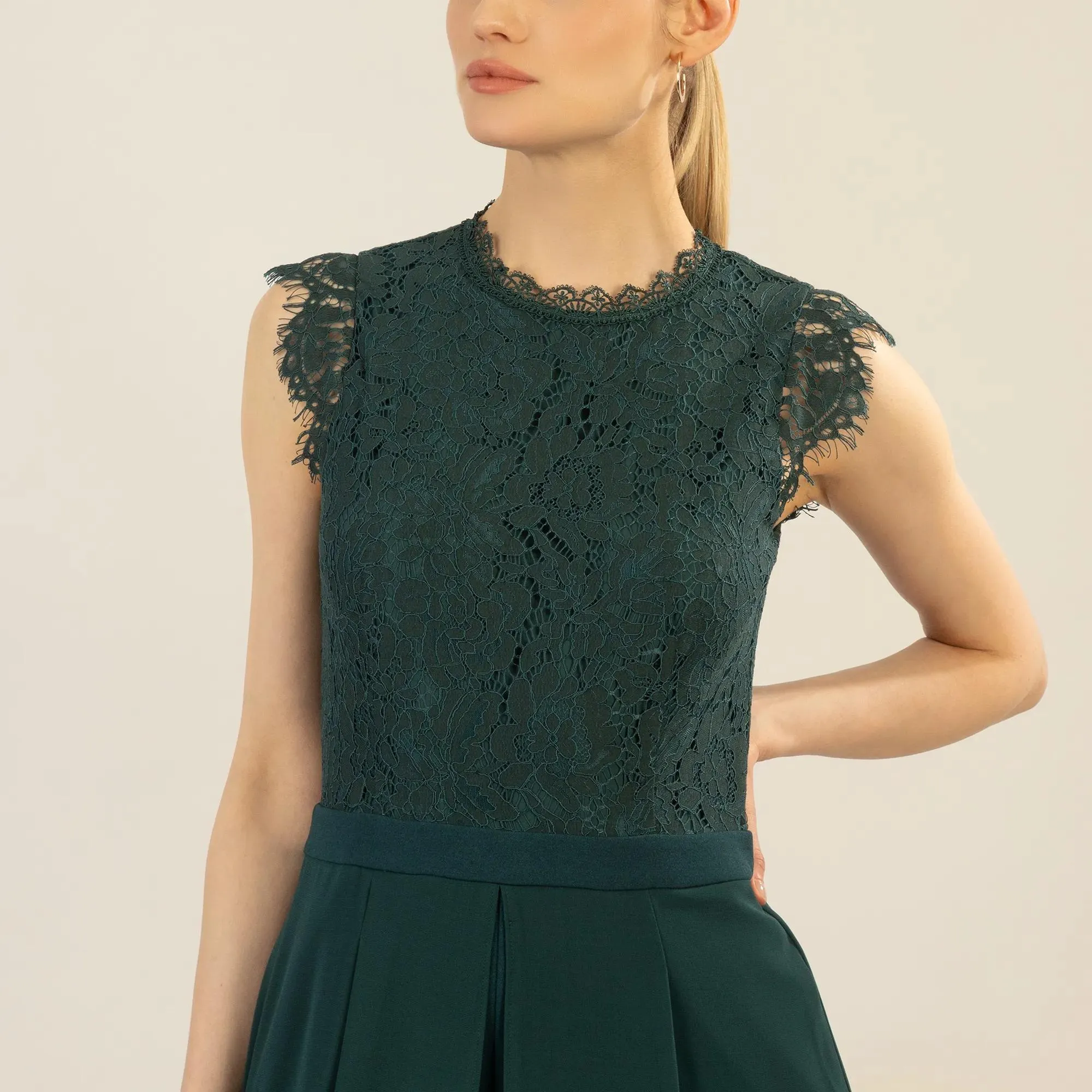 Apart - Overall mit Spitzenoberteil - Größe 44 - grün – Bild 3