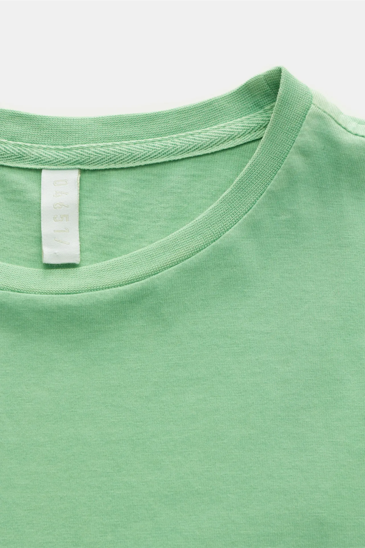 04651/ A trip in a bag - Herren - Rundhals-T-Shirt 'Jersey Tee' hellgrün – Bild 2