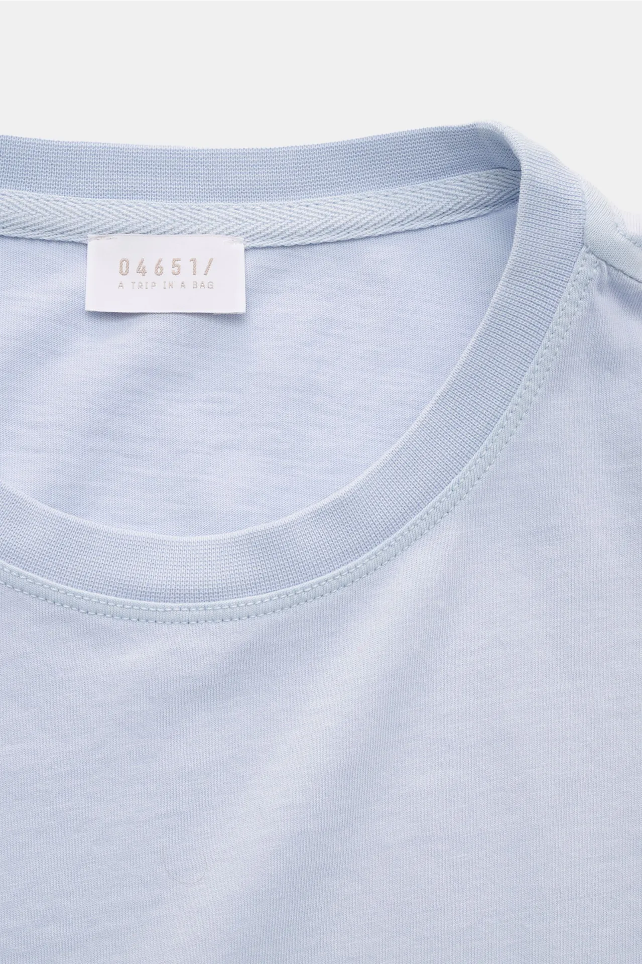 04651/ A trip in a bag - Herren - Rundhals-T-Shirt hellblau – Bild 2