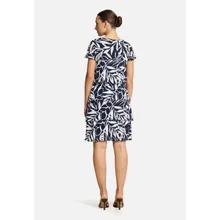 Stufenkleid mit U-Boot-Ausschnitt Stufenkleid mit U-Boot-Ausschnitt