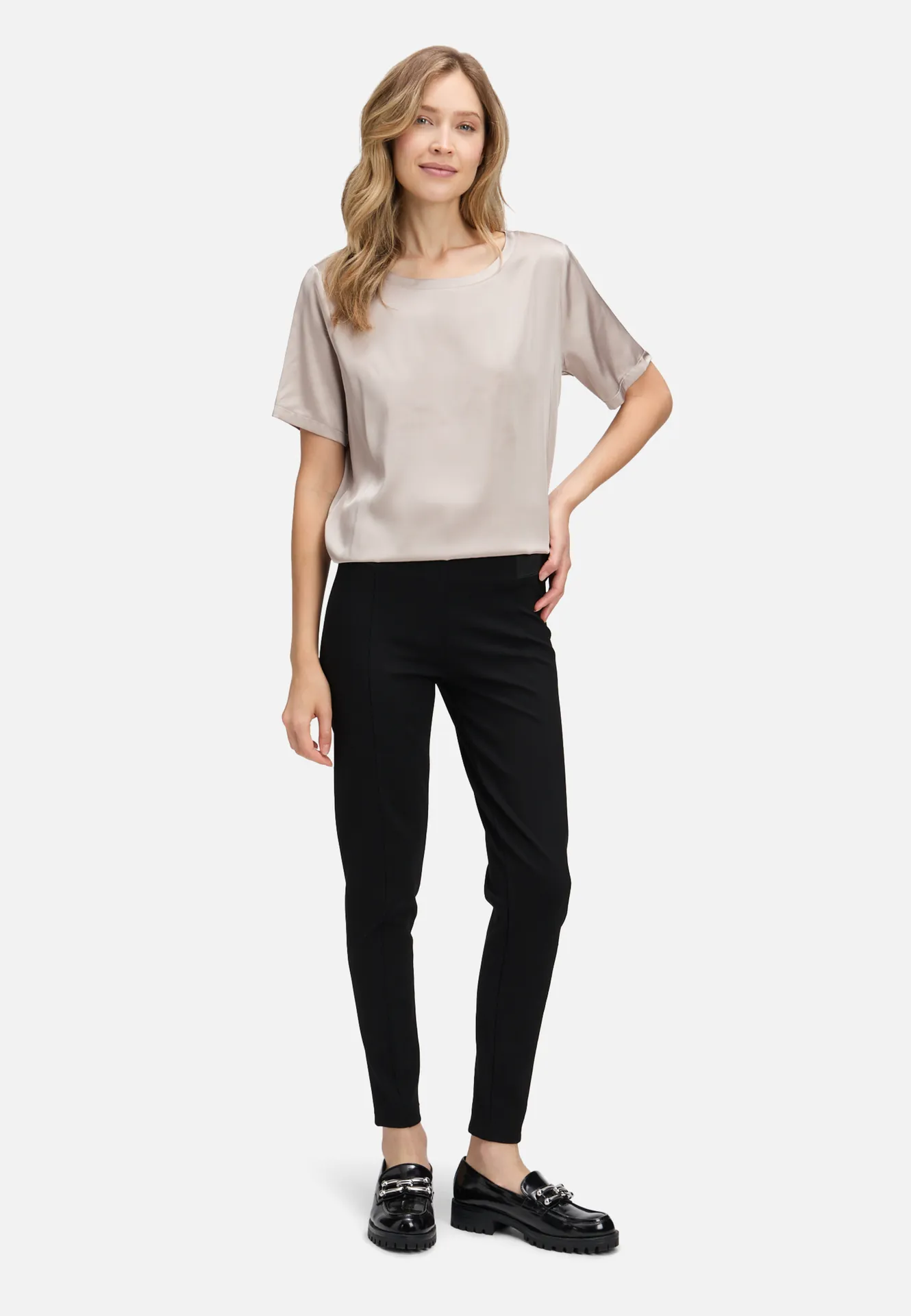 Schlupfbluse mit Rundhalsausschnitt – Bild 2