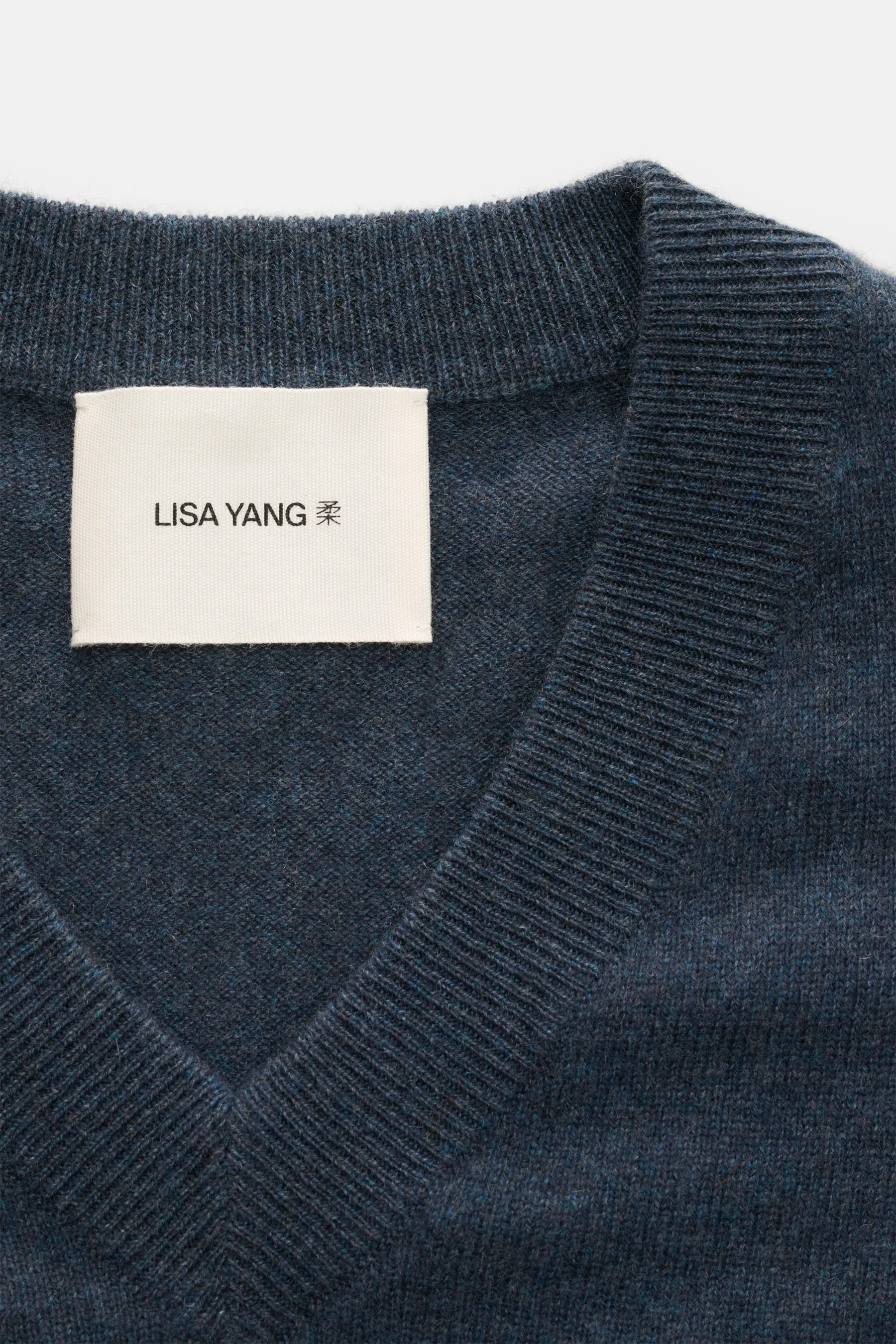 Lisa Yang - Herren - Cashmere V-Neck-Pullover 'Clayton' graublau – Bild 2