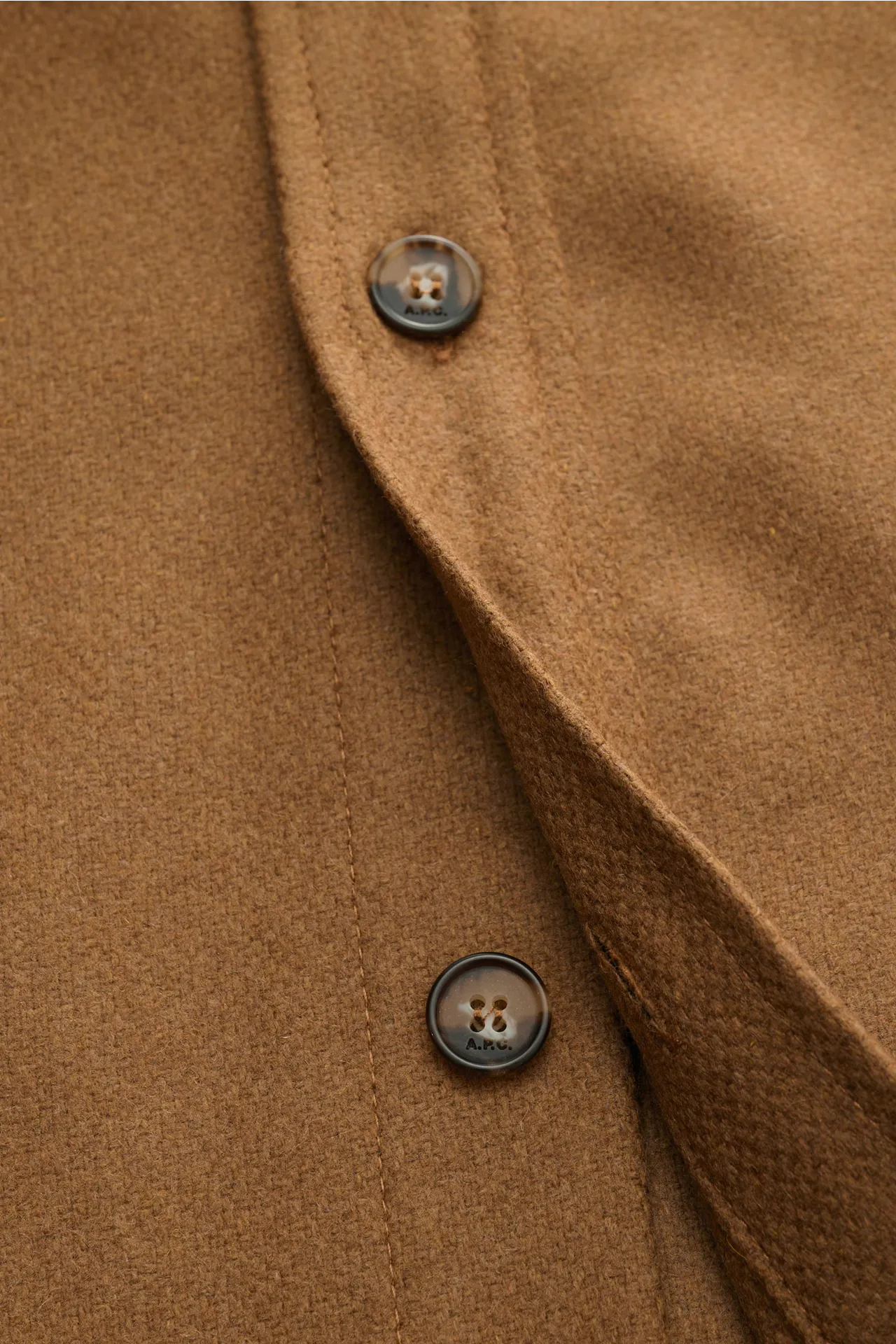 A.P.C. - Herren - Casual Hemd 'Bernardo' Kent-Kragen hellbraun – Bild 5