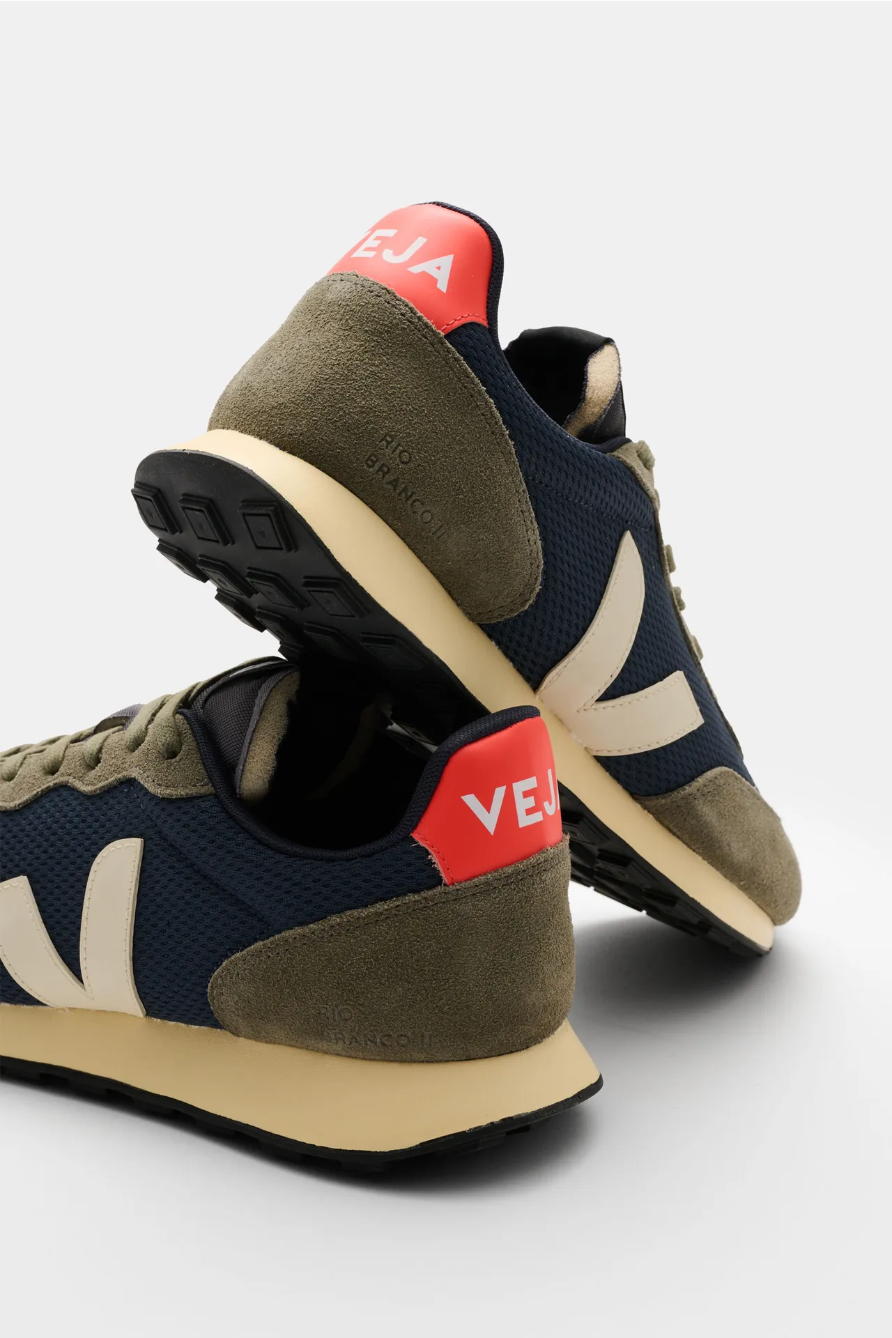 Veja - Herren - Sneaker 'Rio Branco' oliv/navy/orange – Bild 4