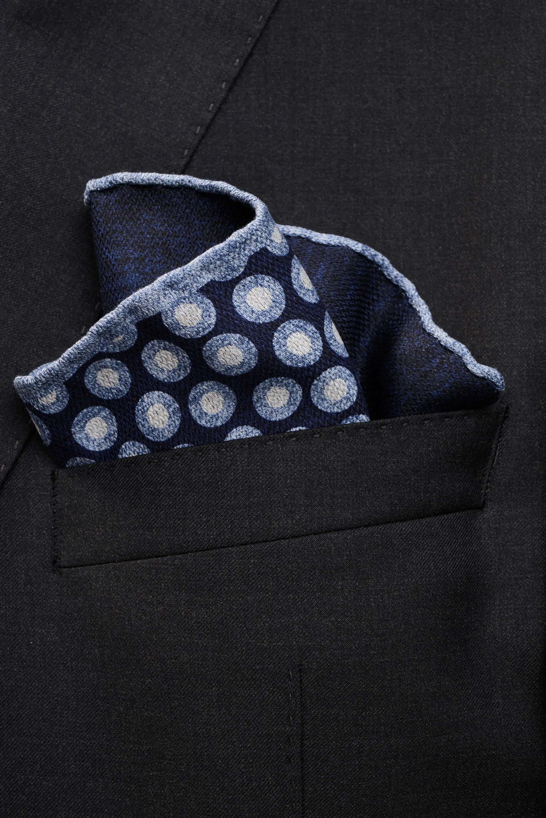 Brunello Cucinelli - Herren - Seiden-Einstecktuch navy/rauchblau gepunktet – Bild 3