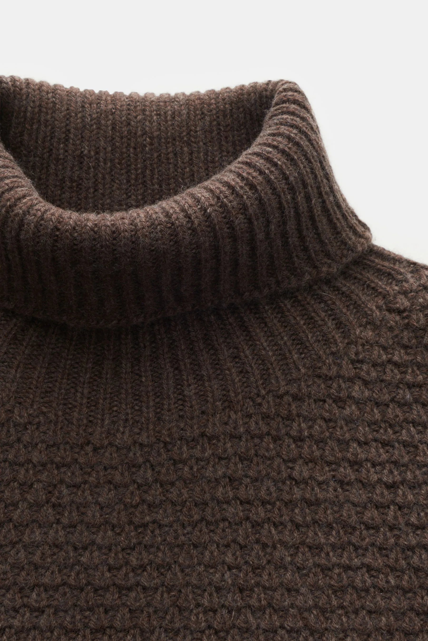 04651/ A trip in a bag - Herren - Rollkragenpullover 'Blended Ricecorn Turtle' graubraun – Bild 2
