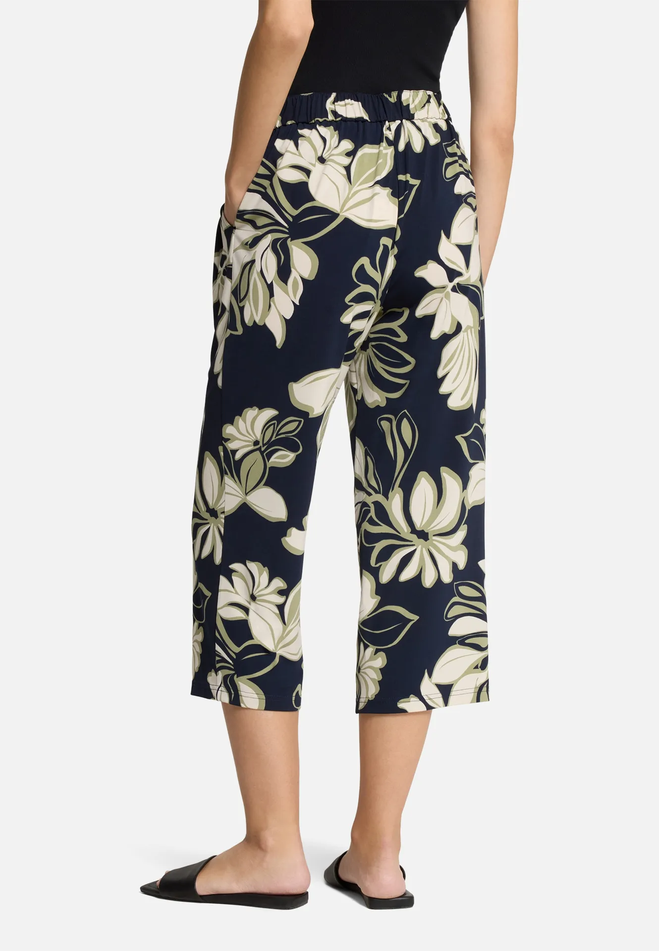 Schlupfhose mit Bundfalten Schlupfhose mit Bundfalten