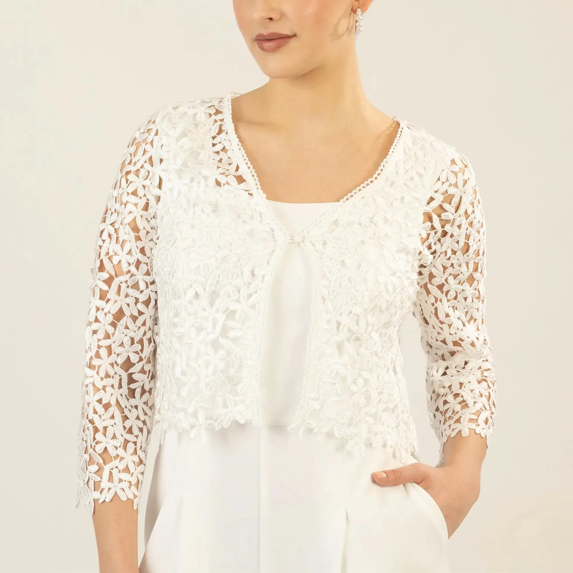 Apart - Hochzeitsoverall mit Spitzenjäckchen - Größe 38 - creme – Bild 3