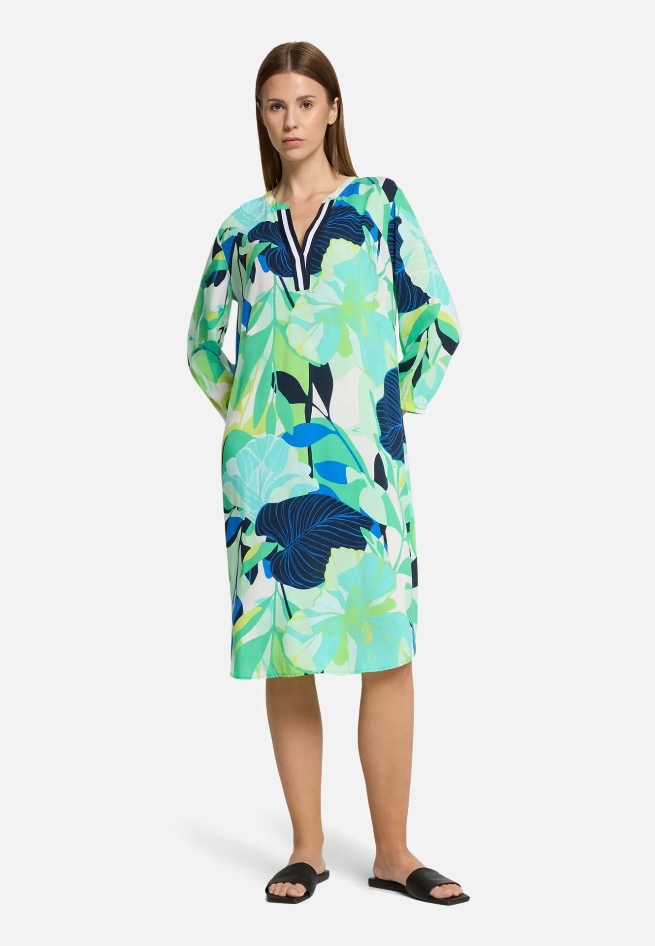 Casual-Kleid mit Stehkragen – Bild 2