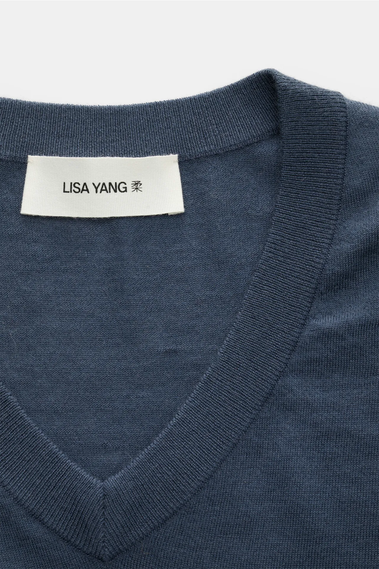 Lisa Yang - Herren - Cashmere V-Neck Kurzarm-Pullover 'Joakim' graublau – Bild 2