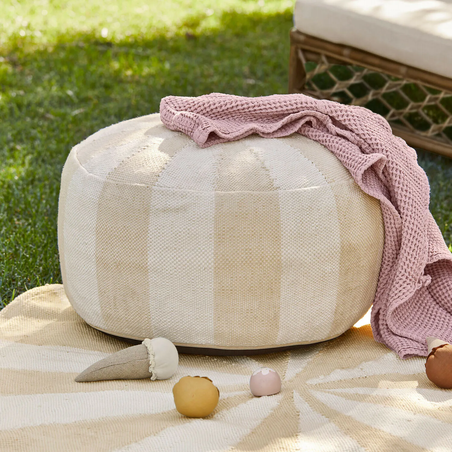 In- & Outdoor-Pouf Wobbilo – Bild 2