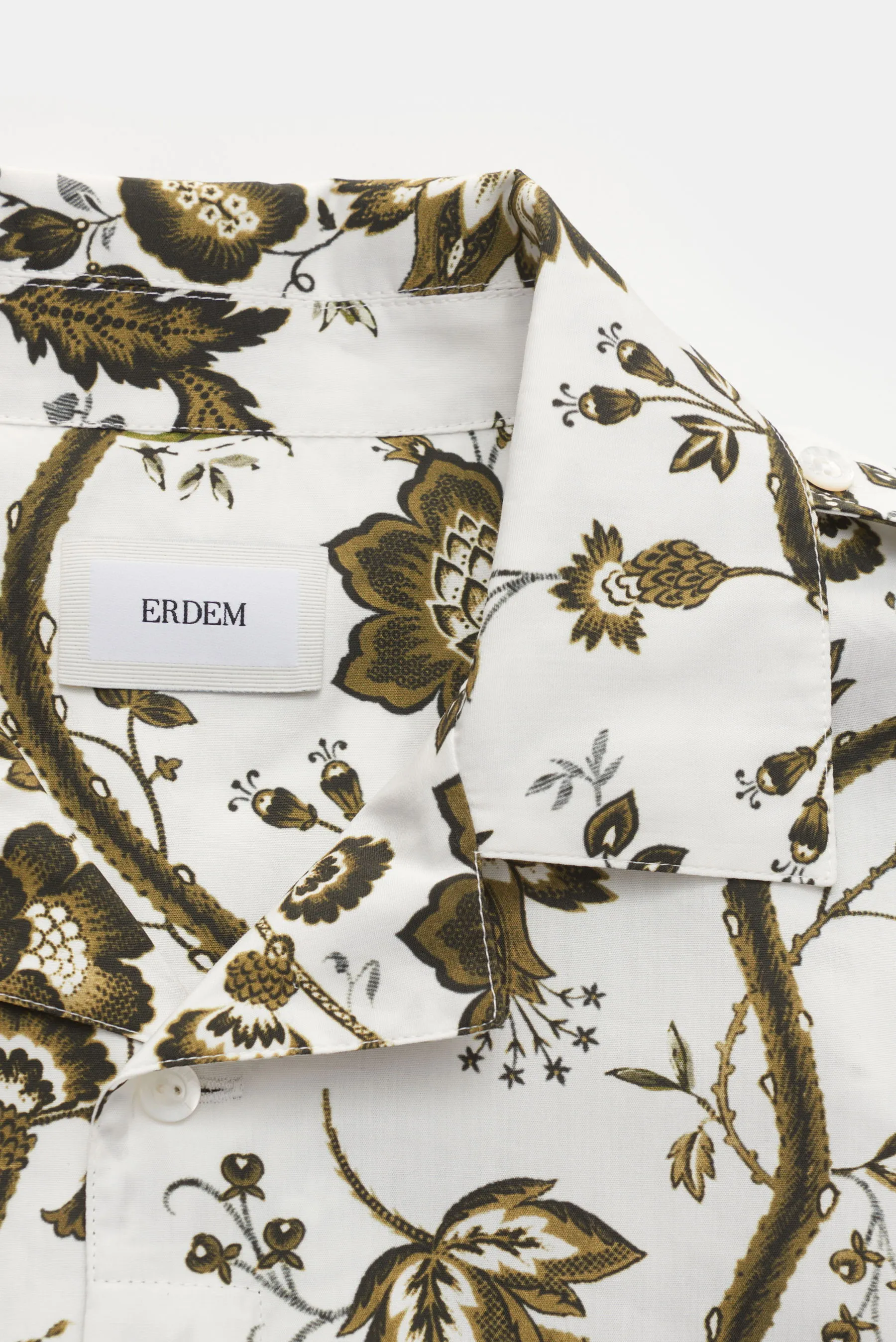 Erdem - Herren - Kurzarmhemd 'Grayson' Kubanischer Kragen weiß/oliv gemustert – Bild 2