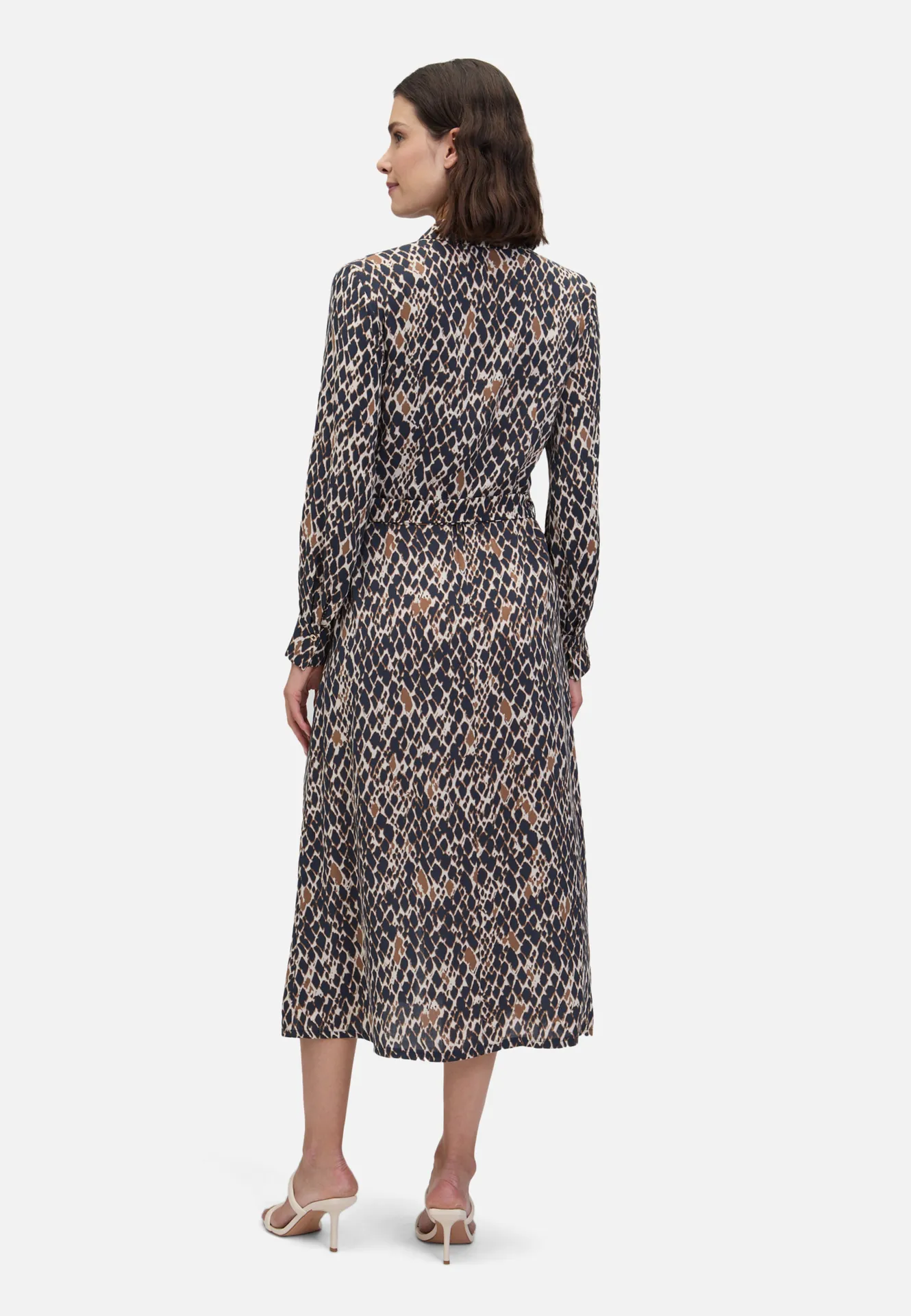 Hemdblusenkleid mit Bindegürtel Hemdblusenkleid mit Bindegürtel