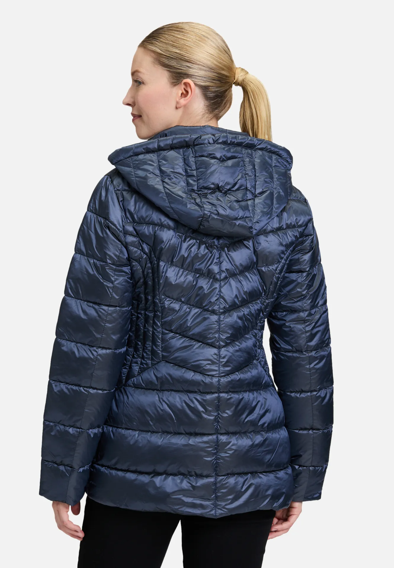 Outdoorjacke mit abnehmbarer Kapuze Outdoorjacke mit abnehmbarer Kapuze