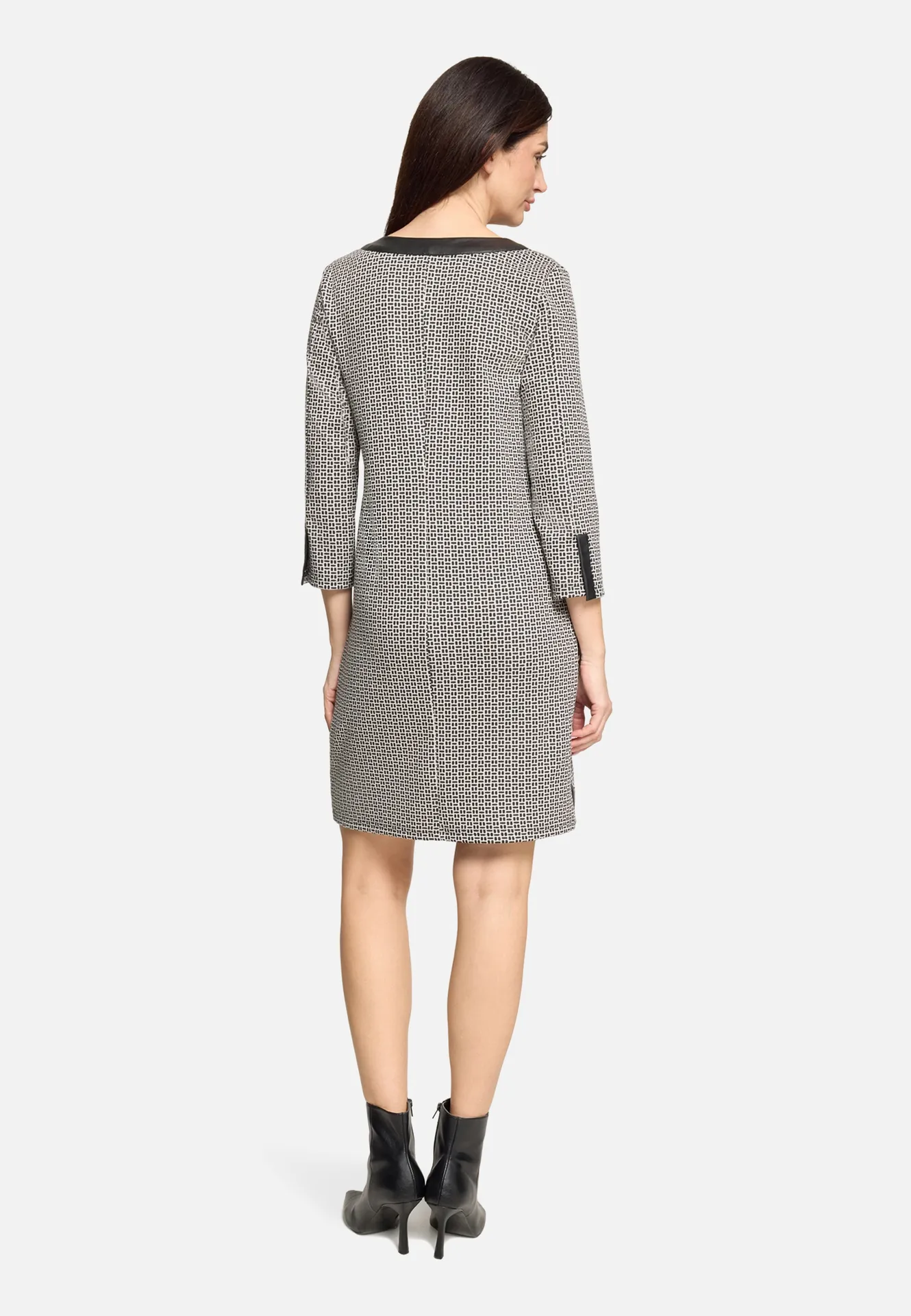 Jerseykleid mit Eingrifftaschen Jerseykleid mit Eingrifftaschen