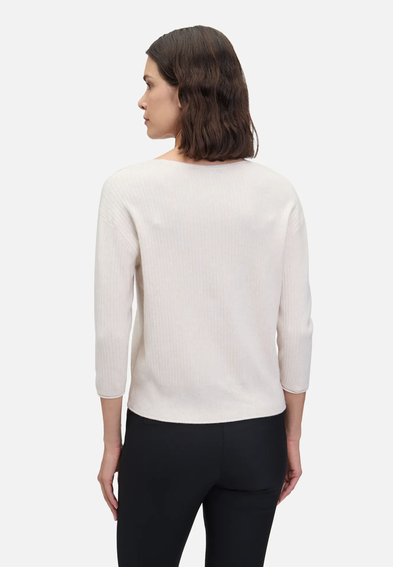 Feinstrickpullover mit V-Ausschnitt Feinstrickpullover mit V-Ausschnitt