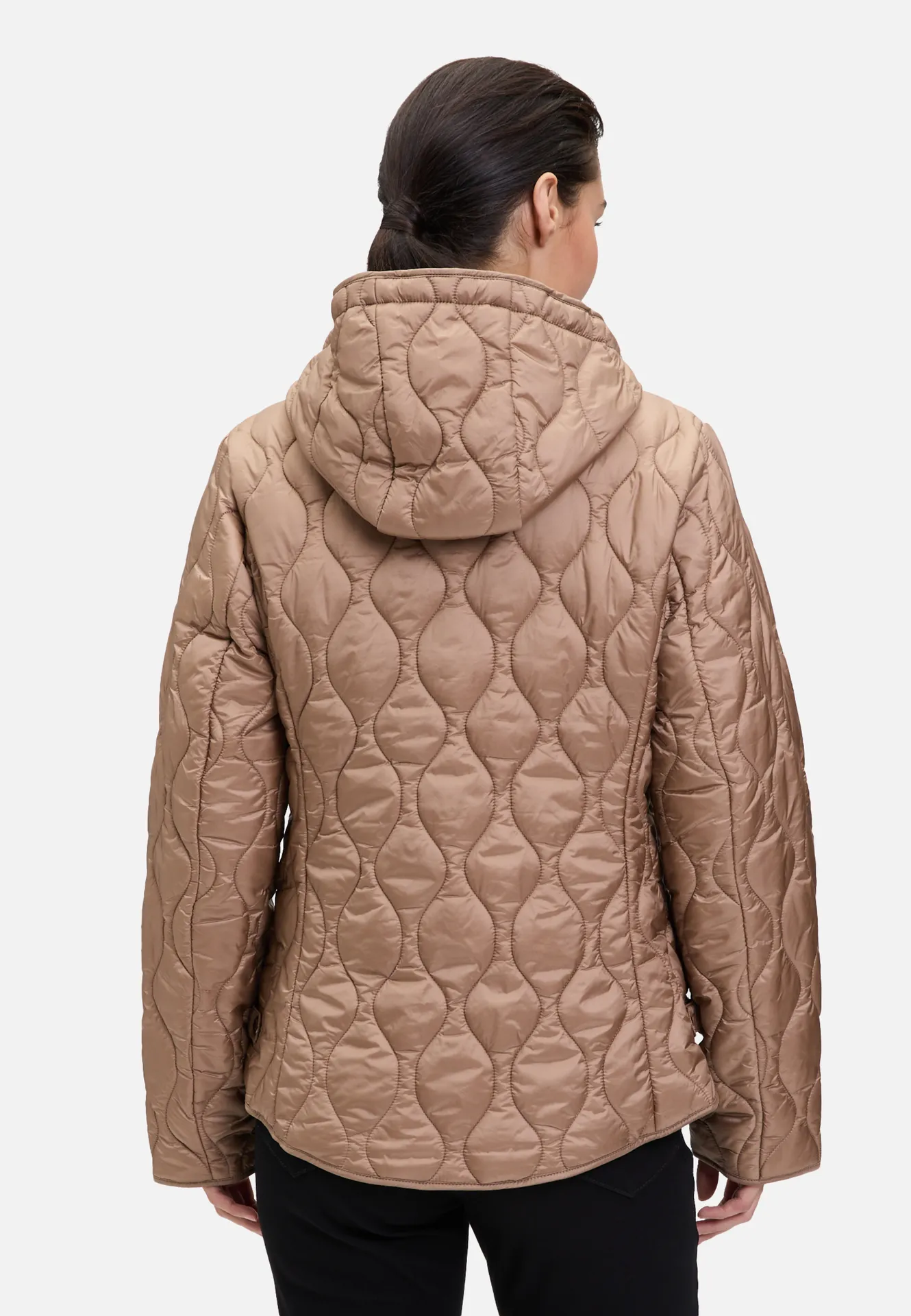 Outdoorjacke mit abnehmbarer Kapuze Outdoorjacke mit abnehmbarer Kapuze