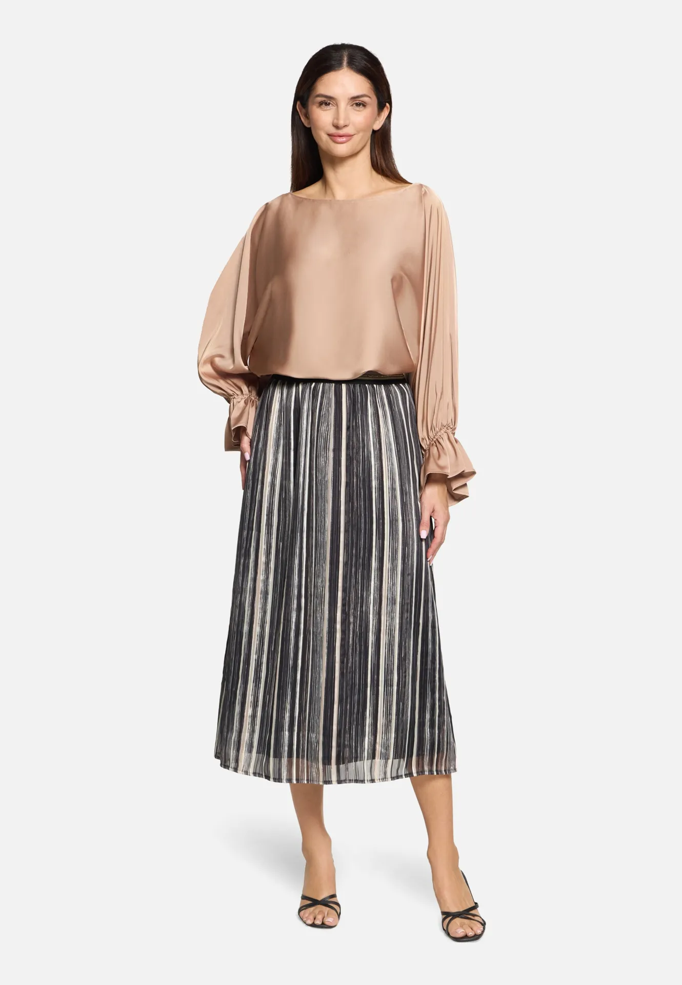 Satin-Bluse mit U-Boot-Ausschnitt – Bild 2