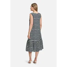 Stufenkleid weiter Ausschnitt Stufenkleid weiter Ausschnitt