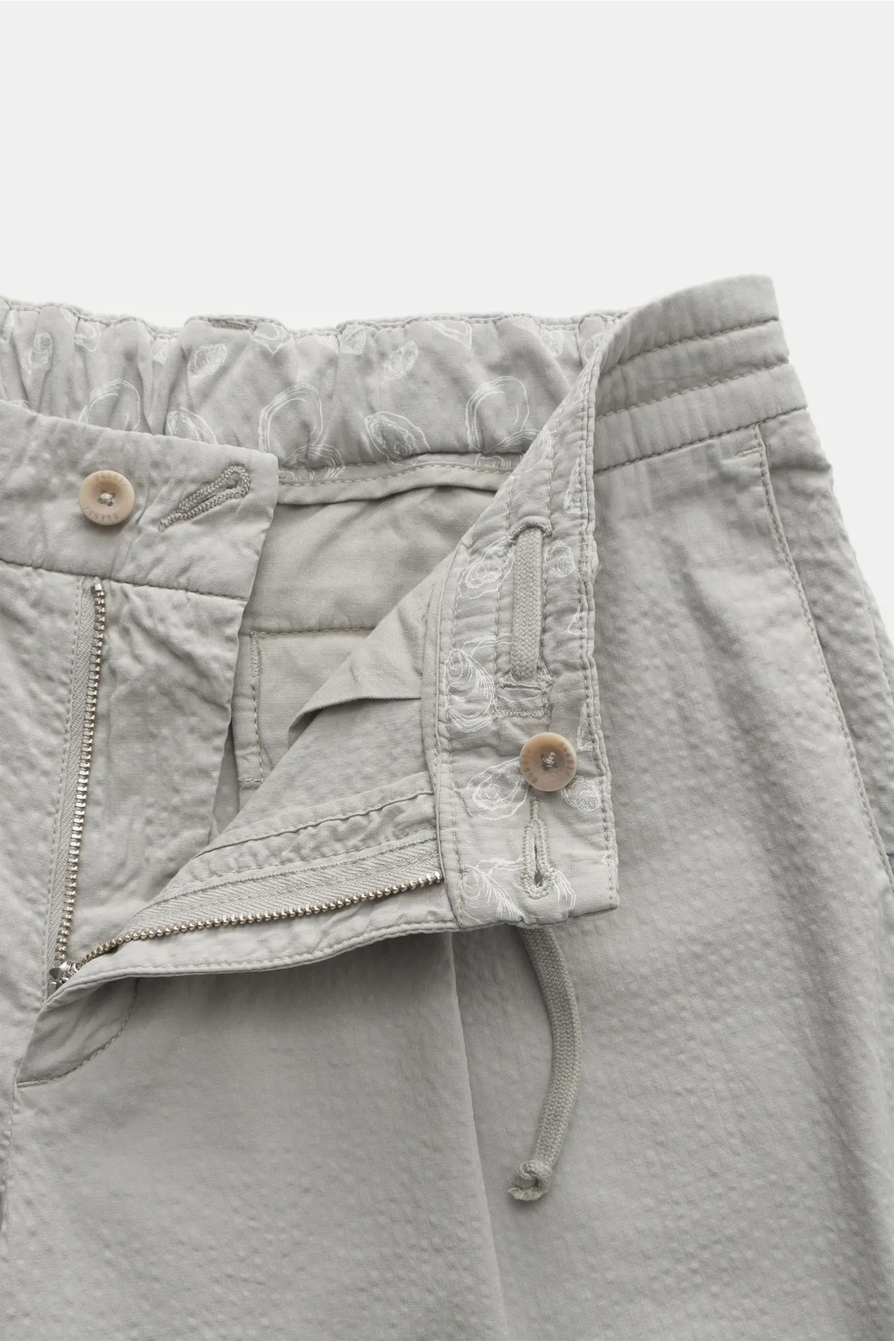 04651/ A trip in a bag - Herren - Seersucker-Bermudas grau – Bild 4