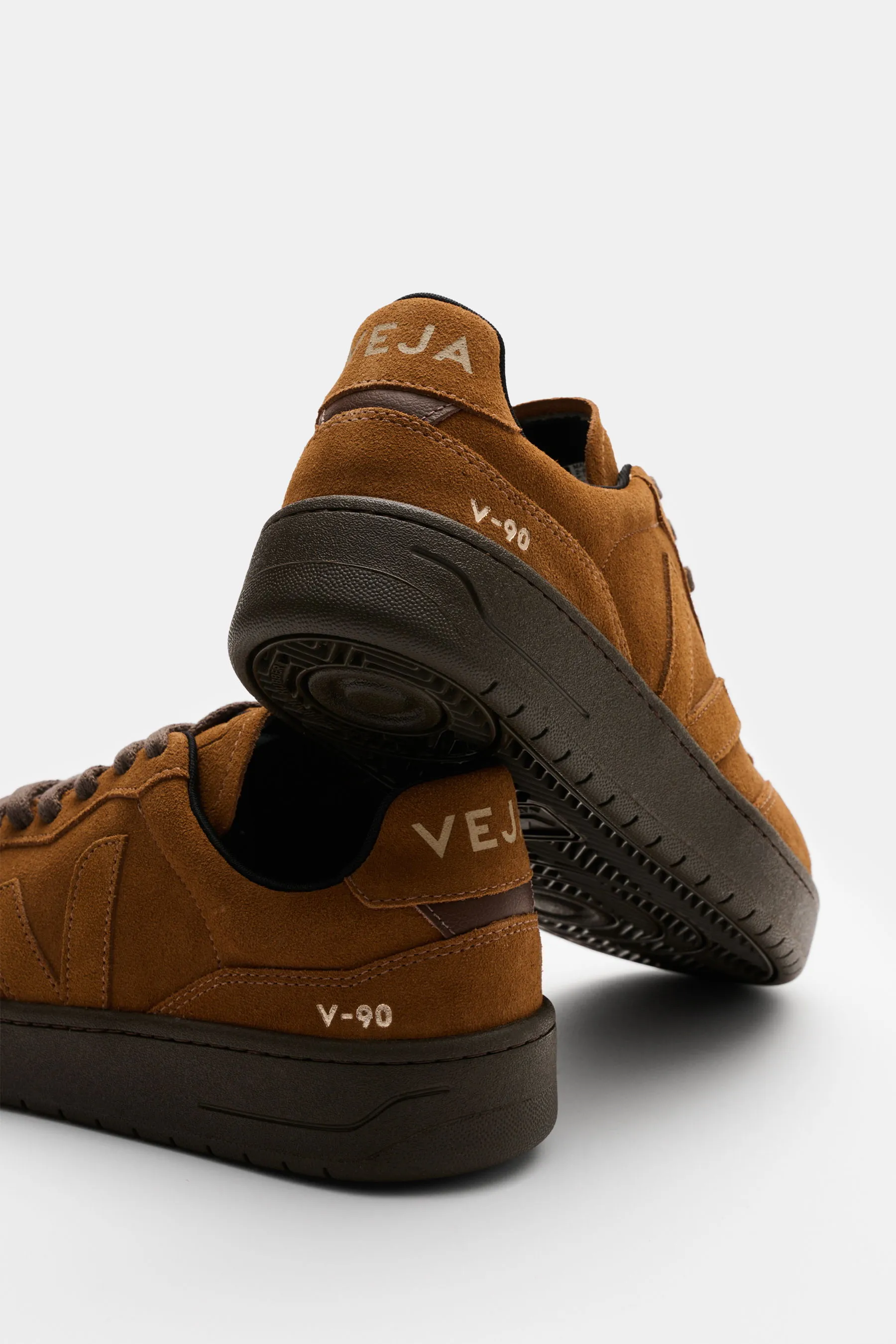 Veja - Herren - Sneaker 'V-90 Suede' camel – Bild 4