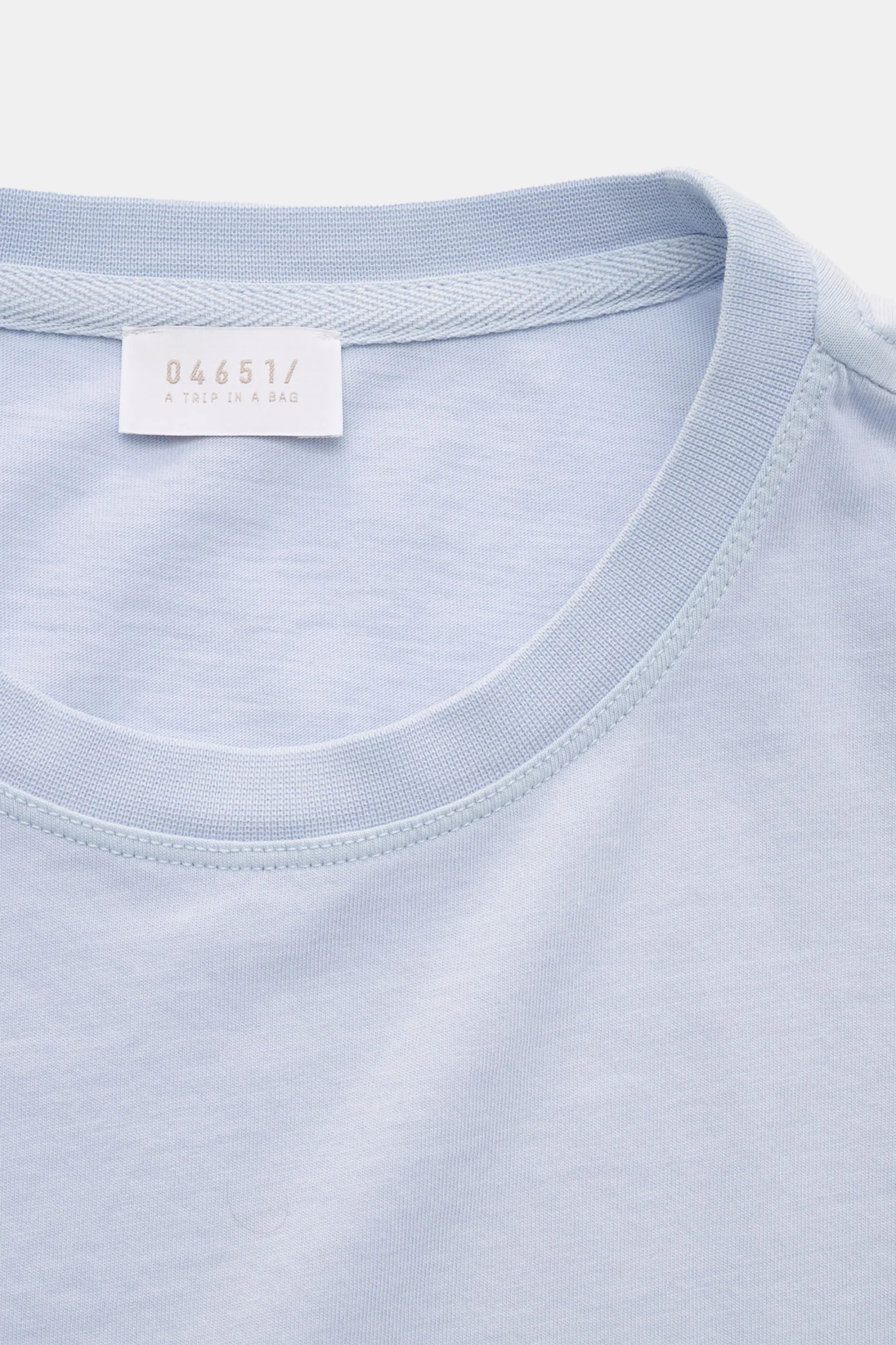 04651/ A trip in a bag - Herren - Rundhals-T-Shirt hellblau – Bild 2