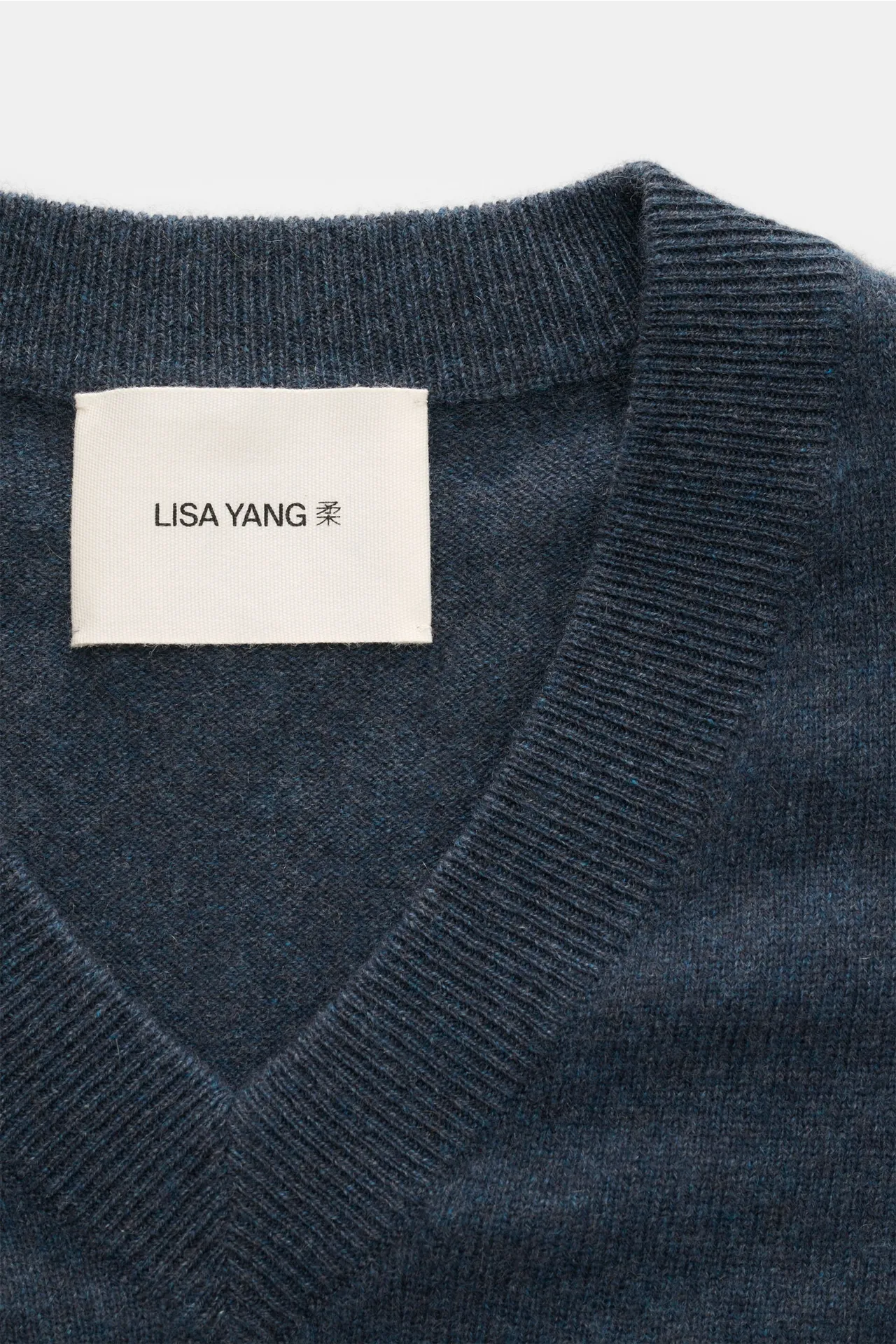 Lisa Yang - Herren - Cashmere V-Neck-Pullover 'Clayton' graublau – Bild 2