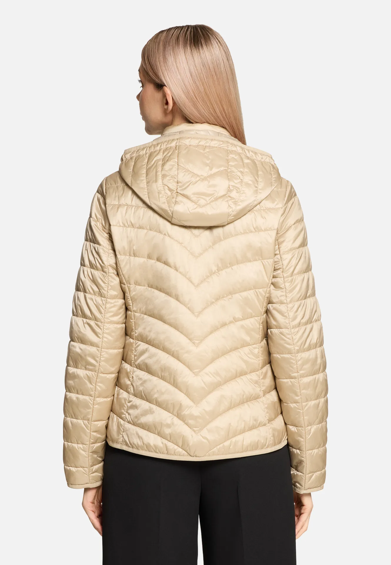 Outdoorjacke mit abnehmbarer Kapuze Outdoorjacke mit abnehmbarer Kapuze