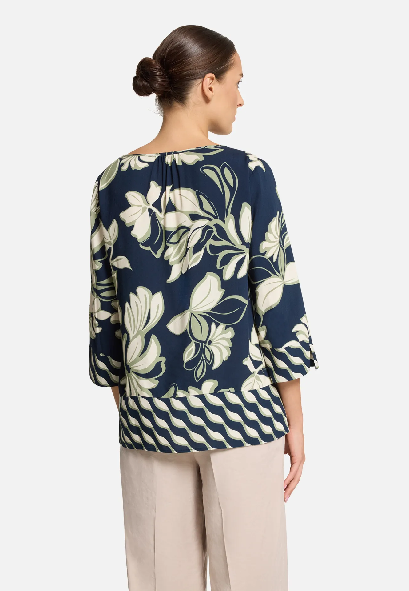 Schlupfbluse mit Rundhalsausschnitt Schlupfbluse mit Rundhalsausschnitt